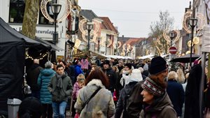 Kerstmarkt in de Laarstraat in Zutphen