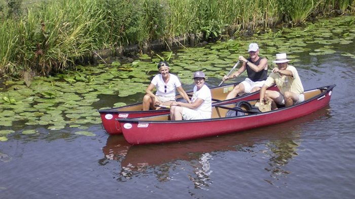 Kanovaren op de Linge in Enspijk, Gelderland