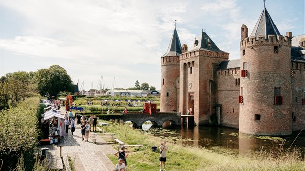 Kasteelmarkt bij het Muiderslot