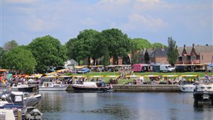 Markt tijdens de Havendagen Vollenhove