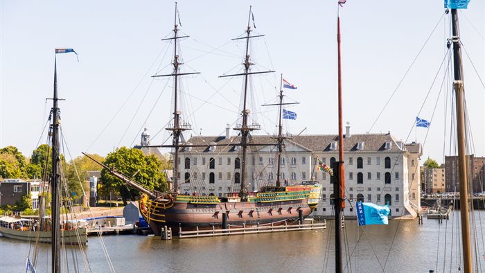 VOC-schip Amsterdam bij Het Scheepvaartmuseum in Amsterdam, Noord-Holland