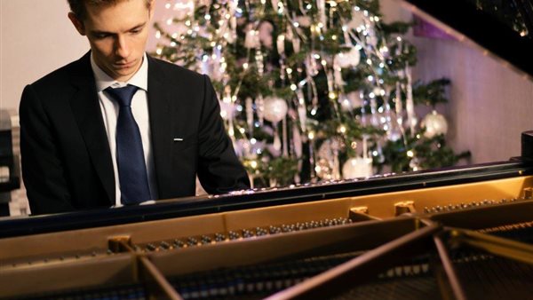 Sfeervol kerstconcert pianovirtuoos Rangel Silaev