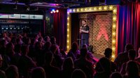 Housewarming Comedyhuis