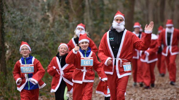 Santa Run op Landgoed Nienoord in Leek