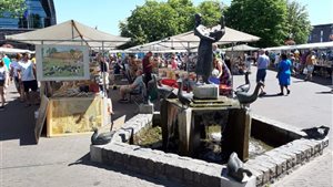 Boekenmarkt & Spellenplein