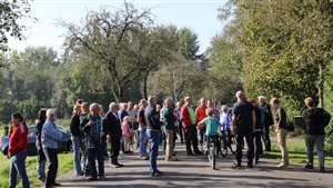 Veiling van de Stoofperen langs de Dokter Larijweg