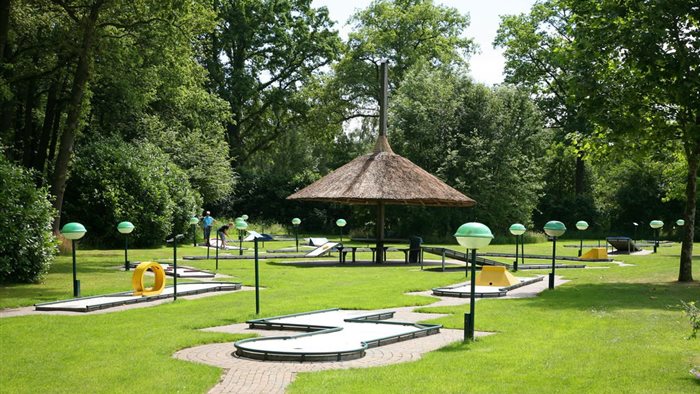 Midgetgolf Landgoed Het Rheins in Enter, Overijssel