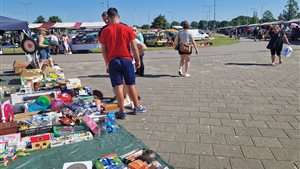 Super vlooienmarkt op de Wielerbaan in Breda