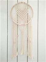 Modern macramé wandhanger in ring